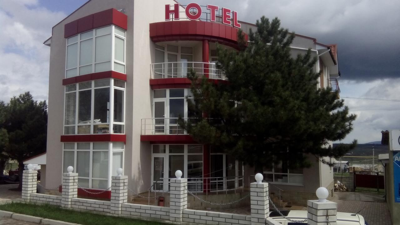 Hotel Paulina Falesti Exterior foto